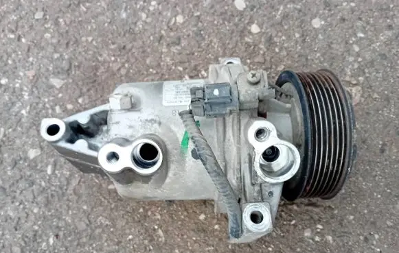 Nissan Juke I F15 Air conditioning (A/C) compressor (pump) 926001HC2D A150401284