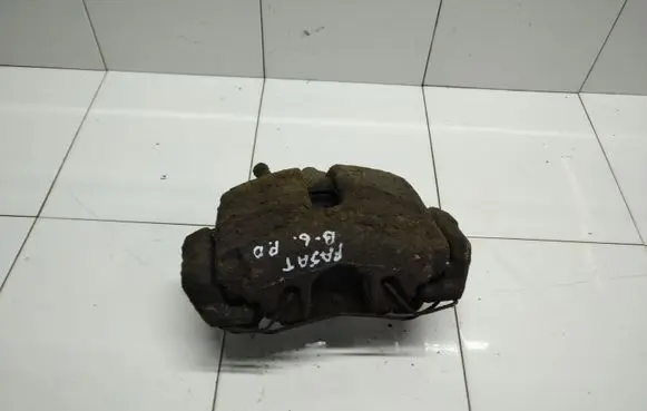 Volkswagen PASSAT B6 Front brake caliper