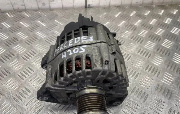 Mercedes-Benz C W205 Generator/alternator A0009063701 417001356 2614780B