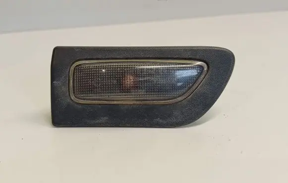 Volvo V70 Front fender indicator light 8688 09151910