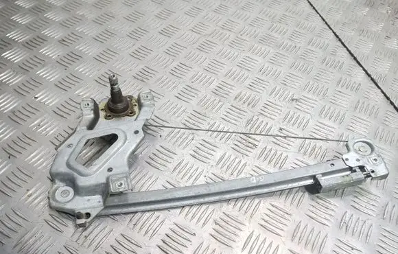 Rear door manual window regulator