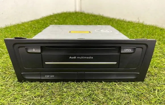 Audi A5 8T 8F Radio/CD/DVD/GPS head unit 8T1035652D