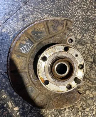 Volkswagen Touran I Front wheel hub