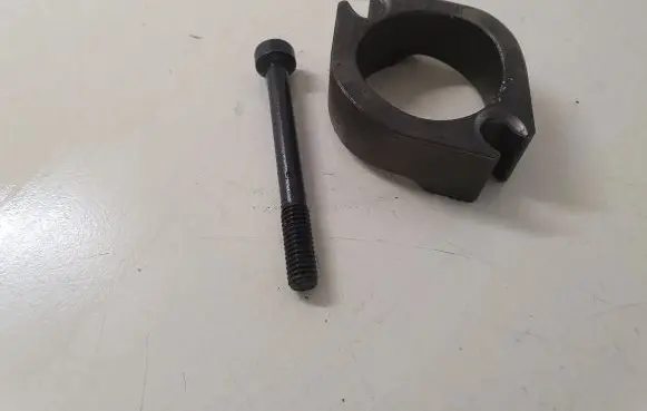 Subaru Outback Fuel Injector clamp holder