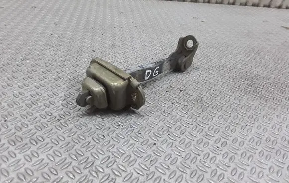 Nissan Primera Rear door check strap stopper