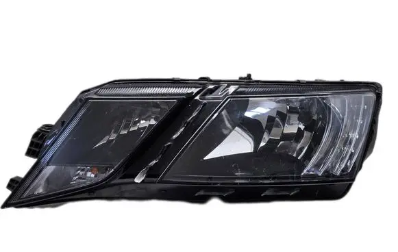 Skoda Octavia Mk3 (5E) Headlight/headlamp 030110420100 5E1941015C LE15A6368