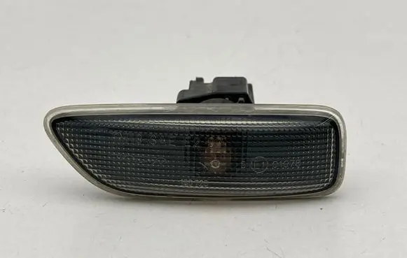 Volvo V70 Front fender indicator light 30722641