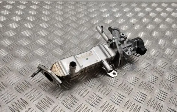 Lexus CT 200H EGR valve cooler 2560137010B