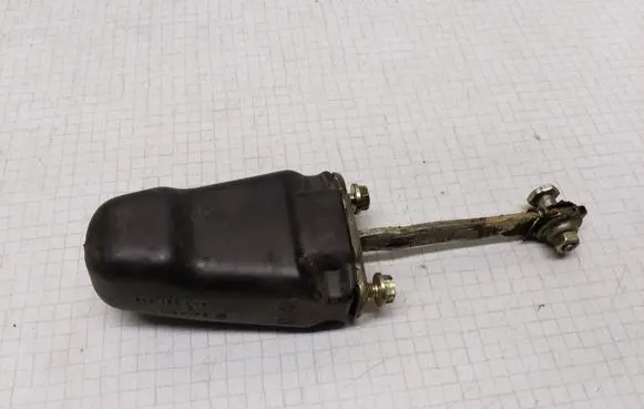 Volkswagen PASSAT B4 Rear door check strap stopper 3A0837323