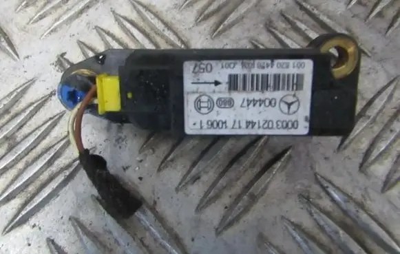 Mercedes-Benz C W203 Airbag deployment crash/impact sensor 0018204426 004447