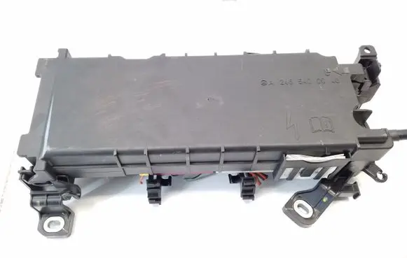 Mercedes-Benz A W176 Fuse module A2465400040