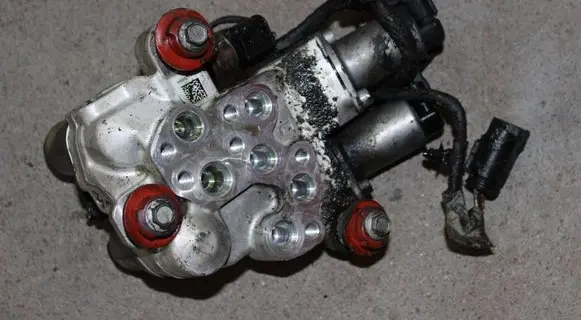 BMW 5 F10 F11 Air suspension compressor 6775258 10641010