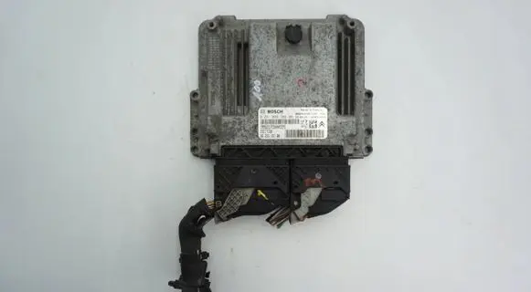 Peugeot 3008 I Engine control unit/module 9825318180 0281034189