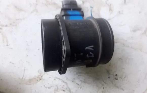 Volvo V70 Mass air flow meter 0281002730