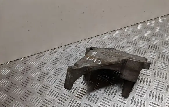 Volkswagen PASSAT B6 Engine mounting bracket 03G199207G