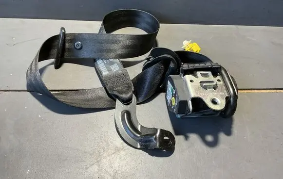 Volkswagen Golf Plus Front seatbelt 604990300 H40753 008R000