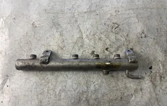 Jeep Grand Cherokee (WK) Fuel main line pipe A6420700495 0635100107