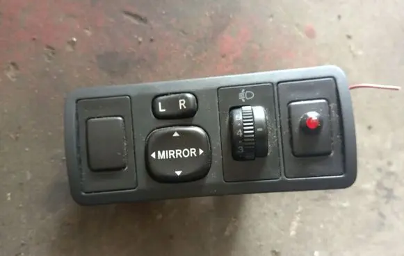 Toyota Corolla Verso E121 Wing mirror switch 183574