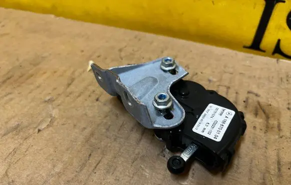 Mercedes-Benz GL X166 Rear door window regulator motor A1666700104
