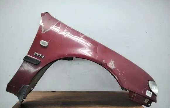 Toyota Avensis T220 Fender