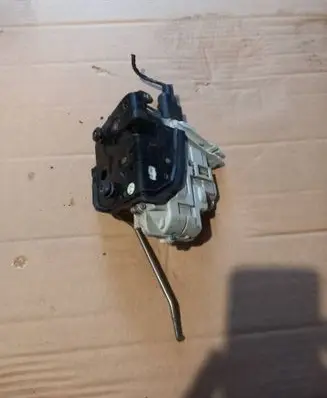 Audi A4 S4 B7 8E 8H Front door lock 8e0837016
