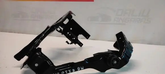Mercedes-Benz E W211 Front bumper mounting bracket