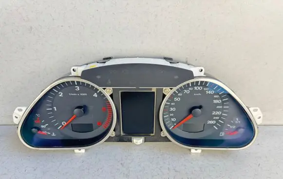 Audi A6 S6 C6 4F Speedometer (instrument cluster) 4F0920931B 4F0910930A