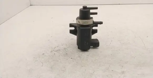 BMW 5 E39 Turbo solenoid valve 72190323 97T163 2246175