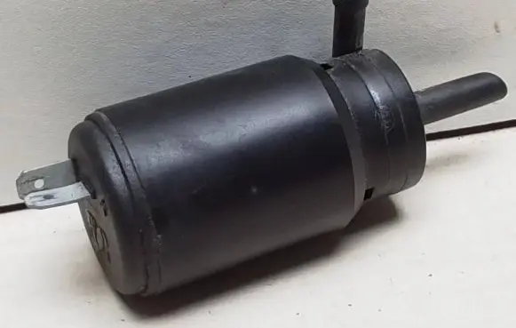 Audi A6 S6 C4 4A Windscreen/windshield washer pump 431955651