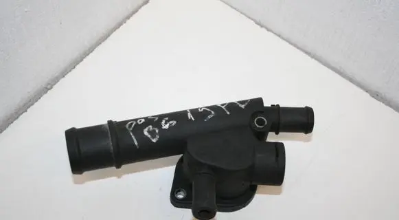 Volkswagen PASSAT B6 Engine coolant pipe/hose 038121132D