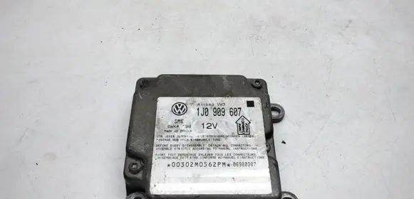 Volkswagen PASSAT B5 Airbag control unit/module 1J0909607