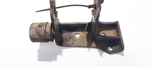 Toyota Avensis T250 Engine mount bracket