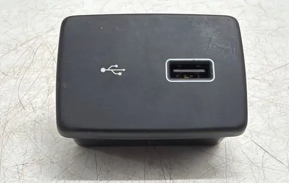 Peugeot Boxer USB socket connector 07356855900 03270 19250B0