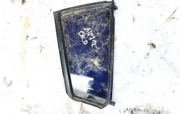 Mazda 3 I Rear vent window glass 