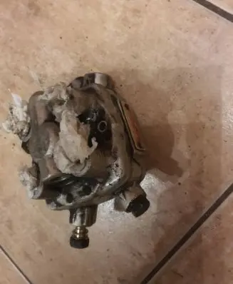 Volkswagen Corrado Fuel distributor 0438101039 68258