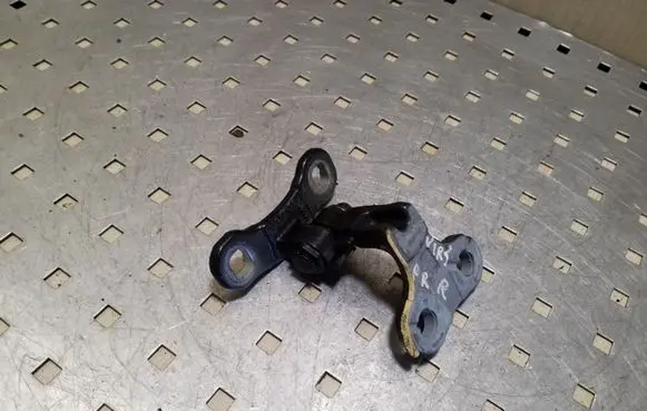 Volvo V50 Front door upper hinge
