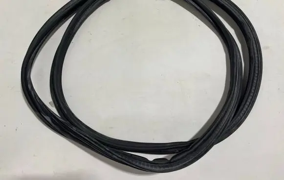 Toyota Prius+ (ZVW40) Seal rubber (tailgate) 