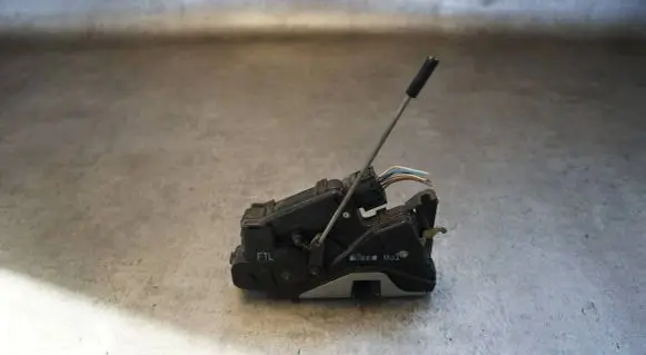 BMW 3 E46 Front door lock 