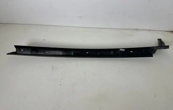 Ford Mustang VI Windshield trim FR3B7602564