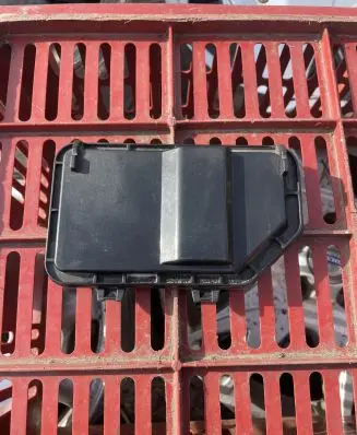 Ford Focus Headlight/headlamp dust cover 304311152