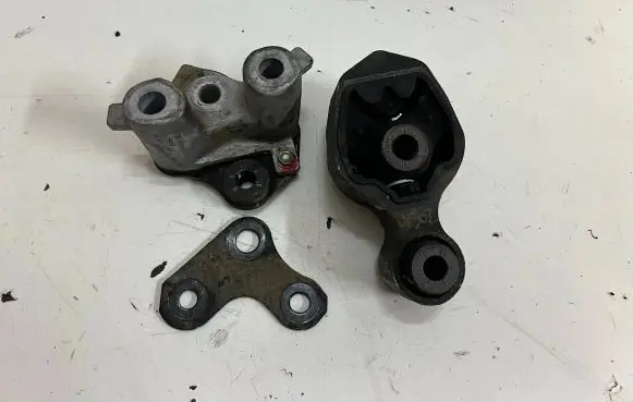 Mazda 3 III Engine mount bracket BJS739040