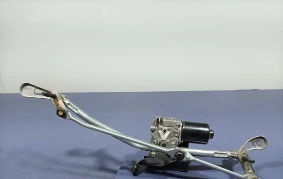 Front wiper linkage and motor