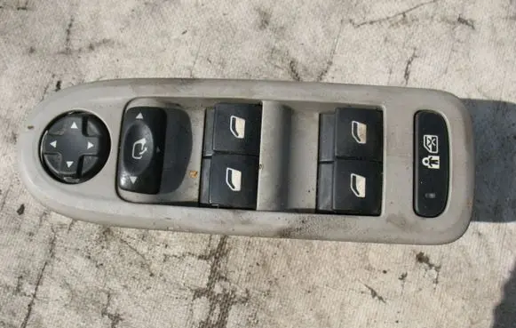 Citroen C5 Tailgate/trunk/boot open switch 96660258ZW