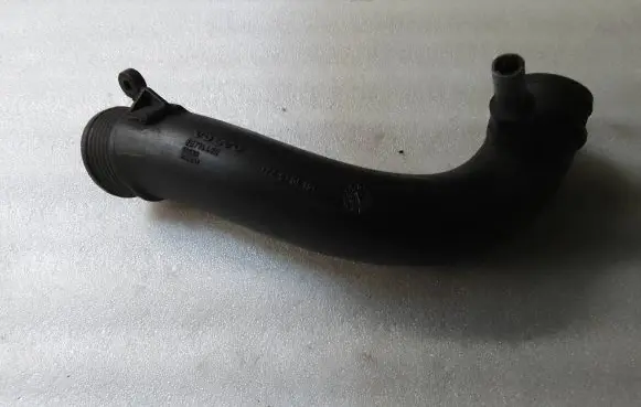 Volvo XC70 Intercooler hose/pipe 30714480 B040A