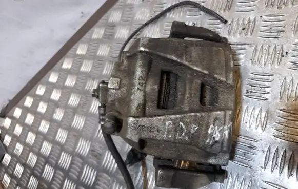 Volkswagen PASSAT B7 USA Front brake caliper
