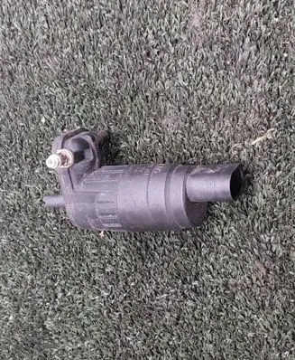Volkswagen PASSAT B7 Windscreen/windshield washer pump 1K6955651 525039026