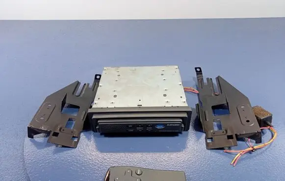 Mitsubishi Galant Radio/CD/DVD/GPS head unit MZ312080