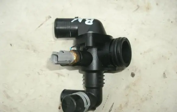 Thermostat/thermostat housing