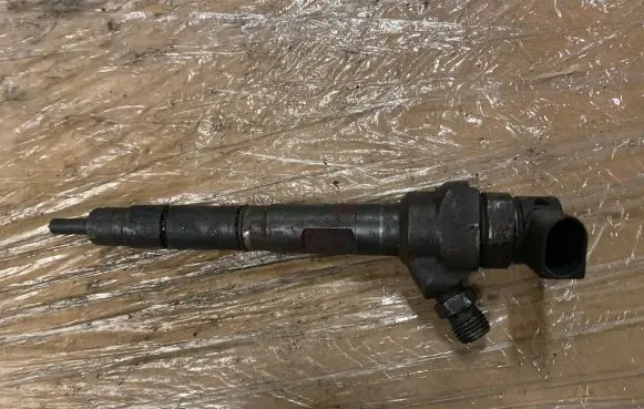 Audi A4 S4 B8 8K Fuel injector 0445110369