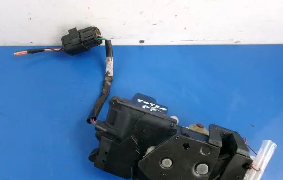 BMW X3 F25 Front door lock